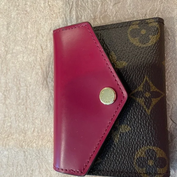 Louis Vuitton Zoe Wallet. - Picture 2 of 8